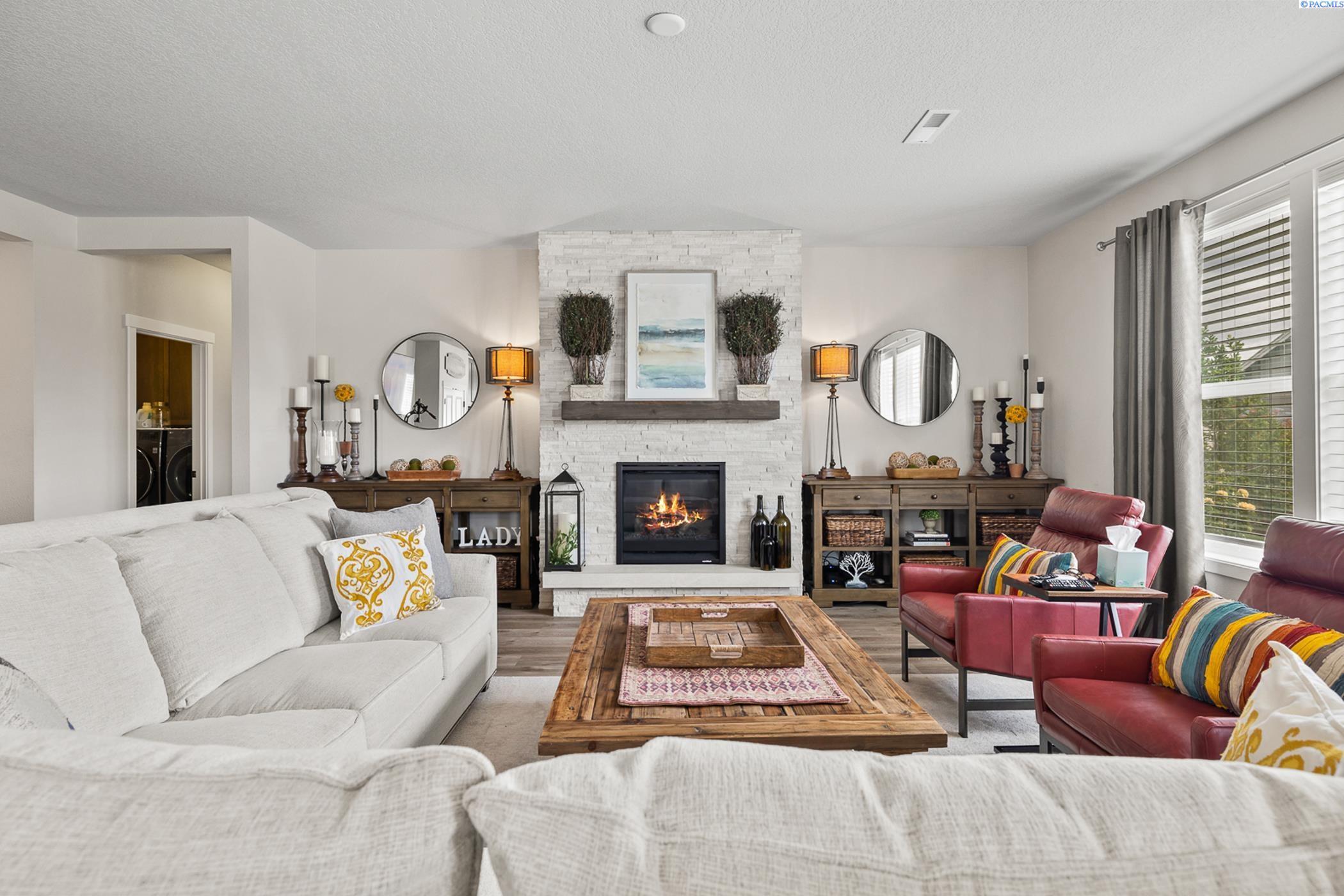 Property Photo: 1409 Centennial WA 98944