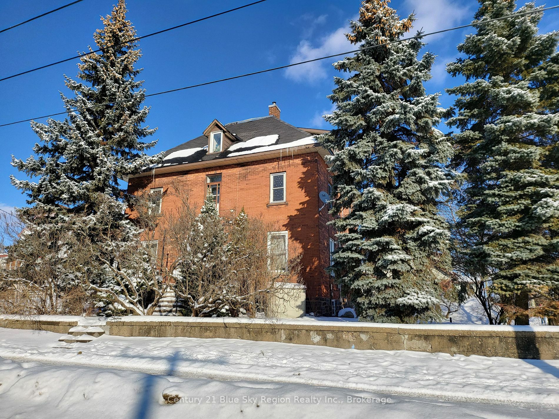 Property Photo:  492 McIntyre St E  ON P1B 1E2 