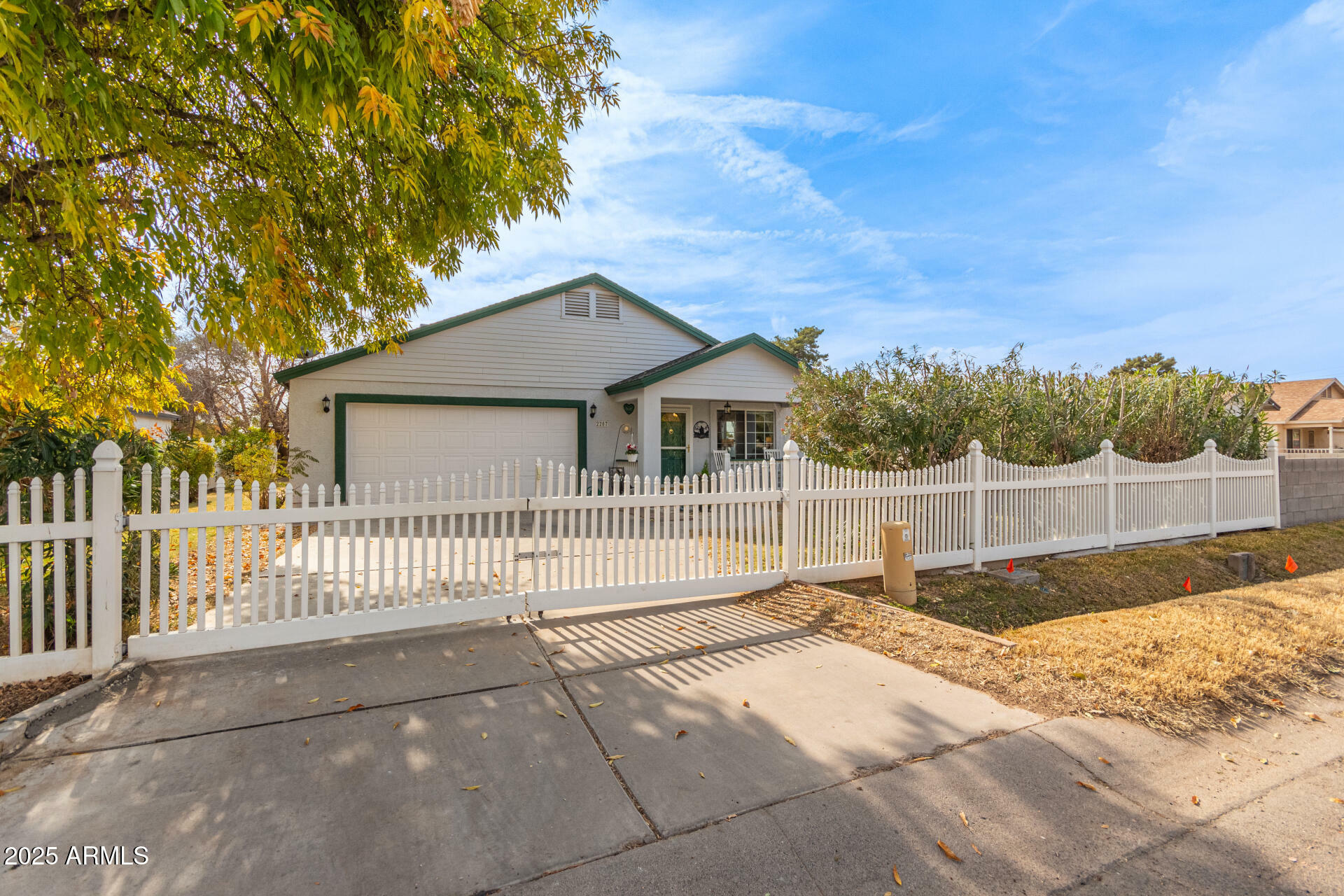 Property Photo:  2207 W Hayward Avenue  AZ 85021 