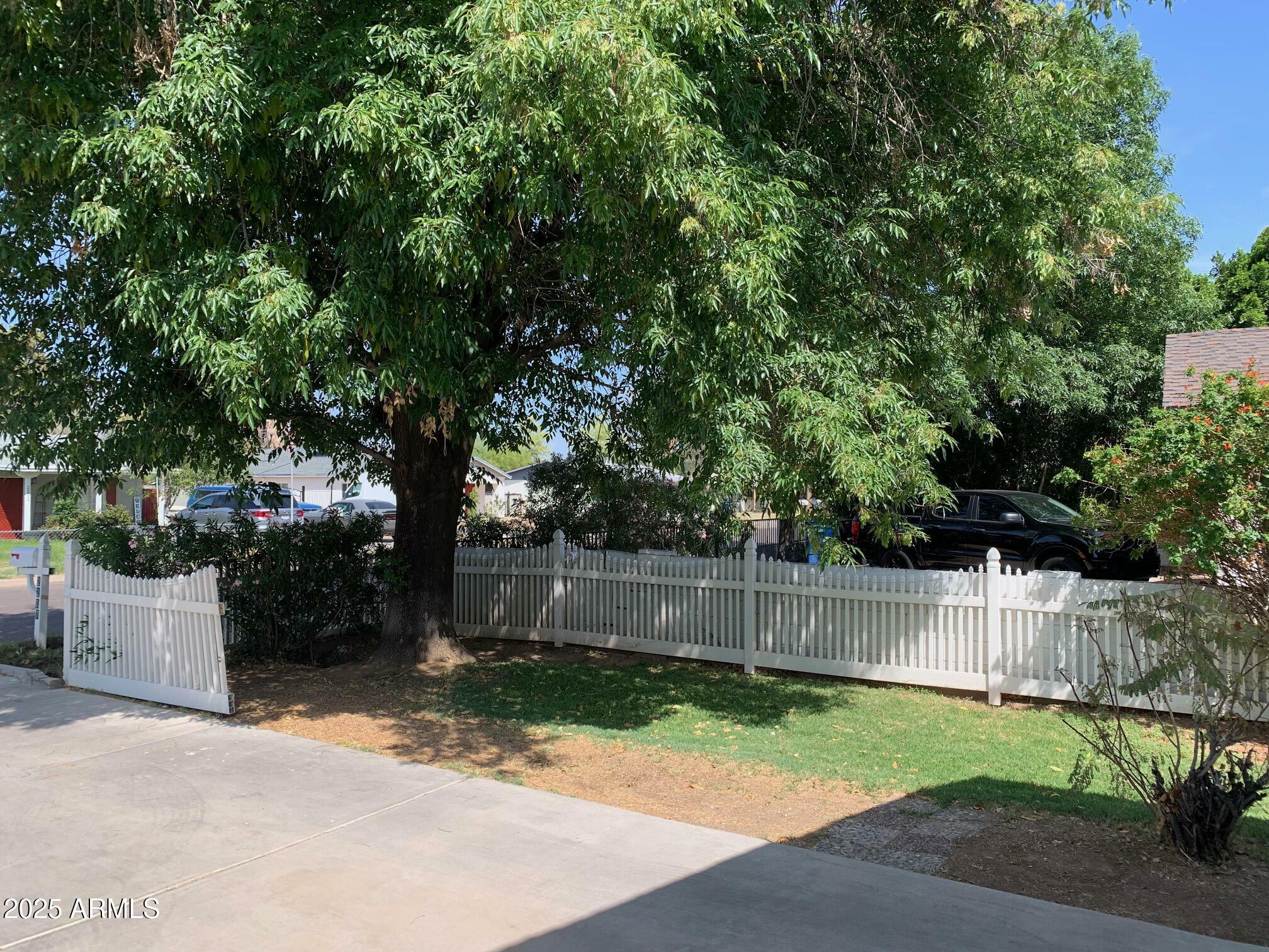 Property Photo: 2207 W Hayward Avenue AZ 85021