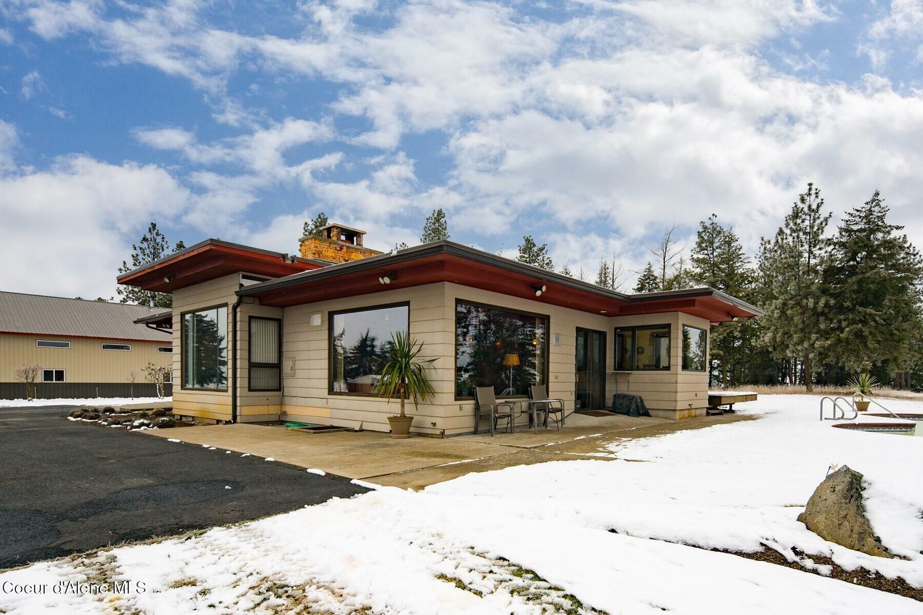 Property Photo:  25512 N Orchard Bluff Rd  WA 99003 