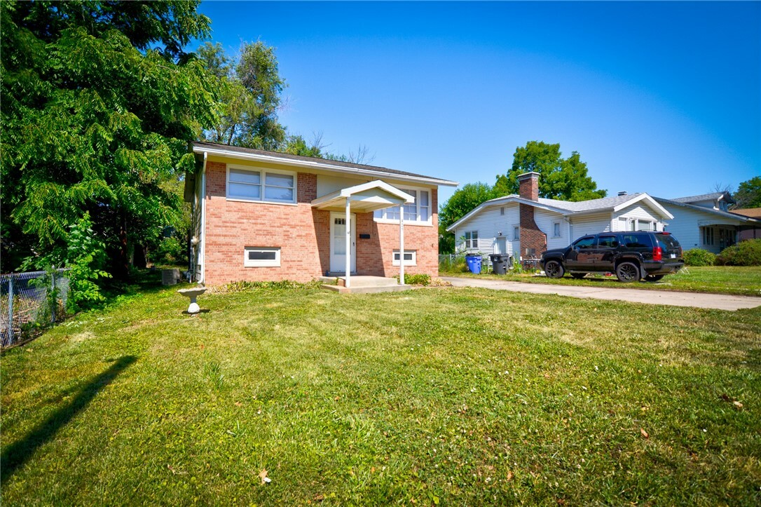 Property Photo:  425 S 22nd Place  IL 62521 