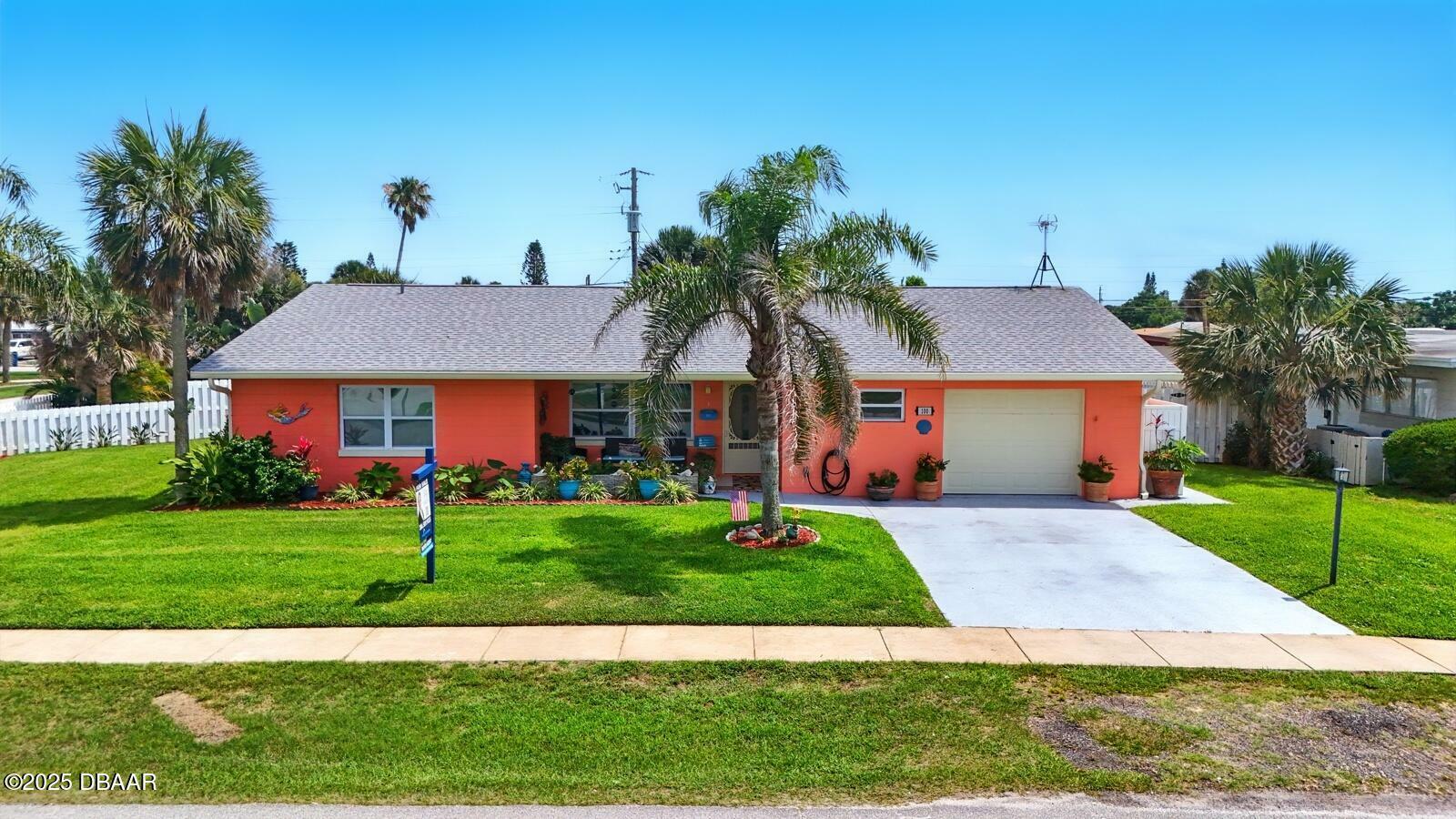 Property Photo: 100 Lynnhurst Drive FL 32176