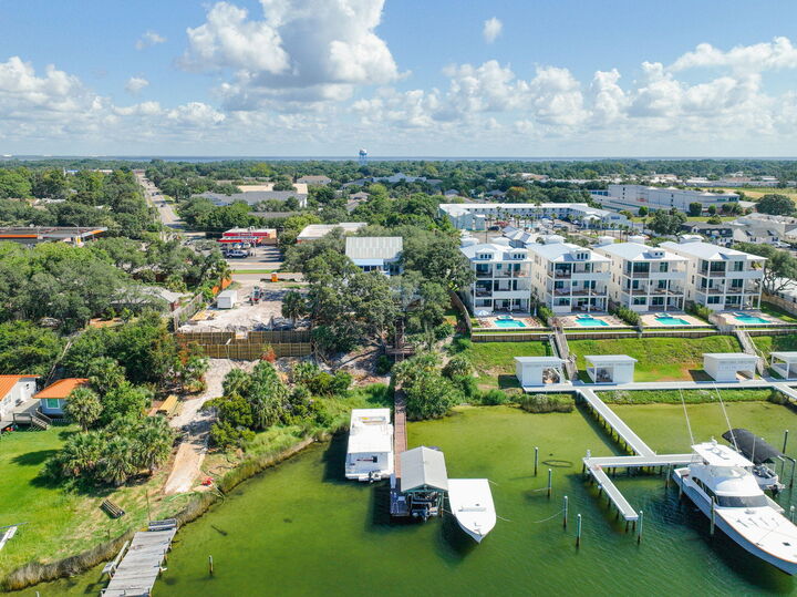Property Photo:  708 Harbor Boulevard  FL 32541 