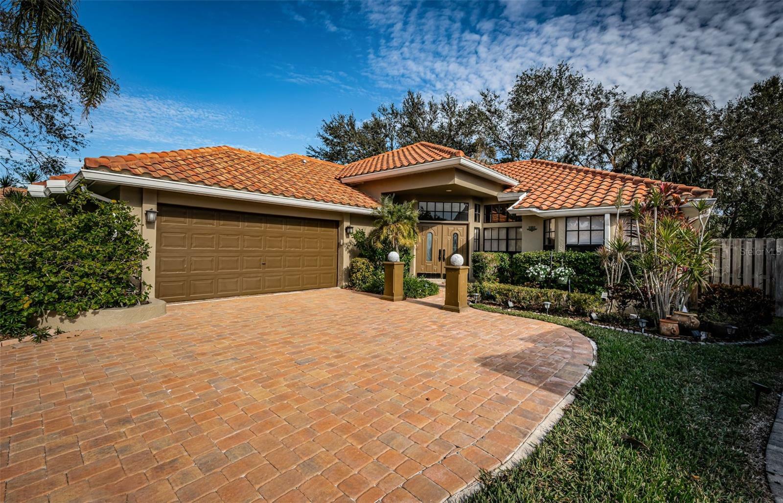 Property Photo:  1001 Live Oak Avenue NE  FL 33703 