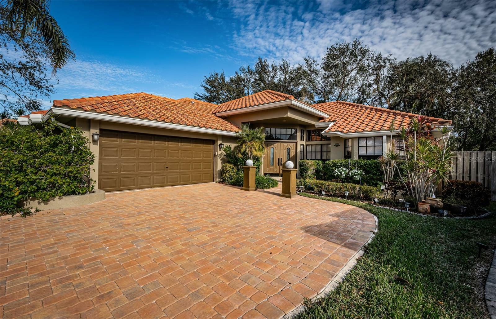 Property Photo: 1001 Live Oak Avenue NE FL 33703