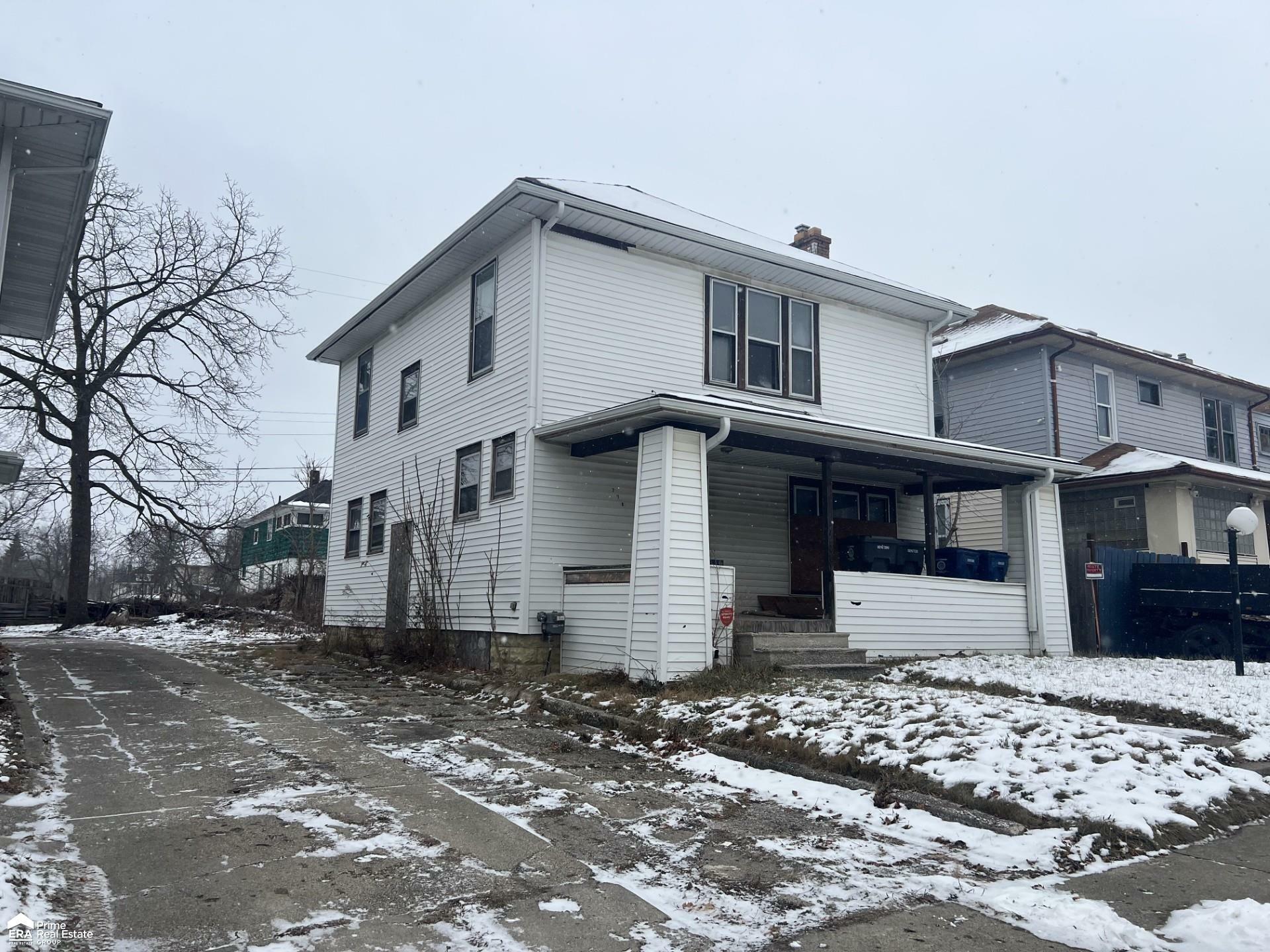 Property Photo:  218 Stockdale Street  MI 48503 