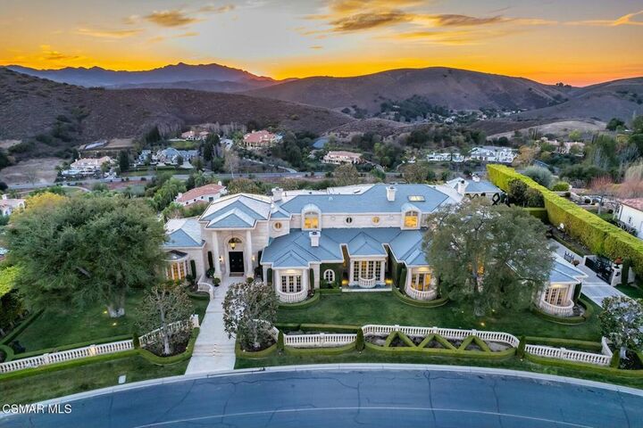 Property Photo:  996 Vista Ridge Lane  CA 91362 