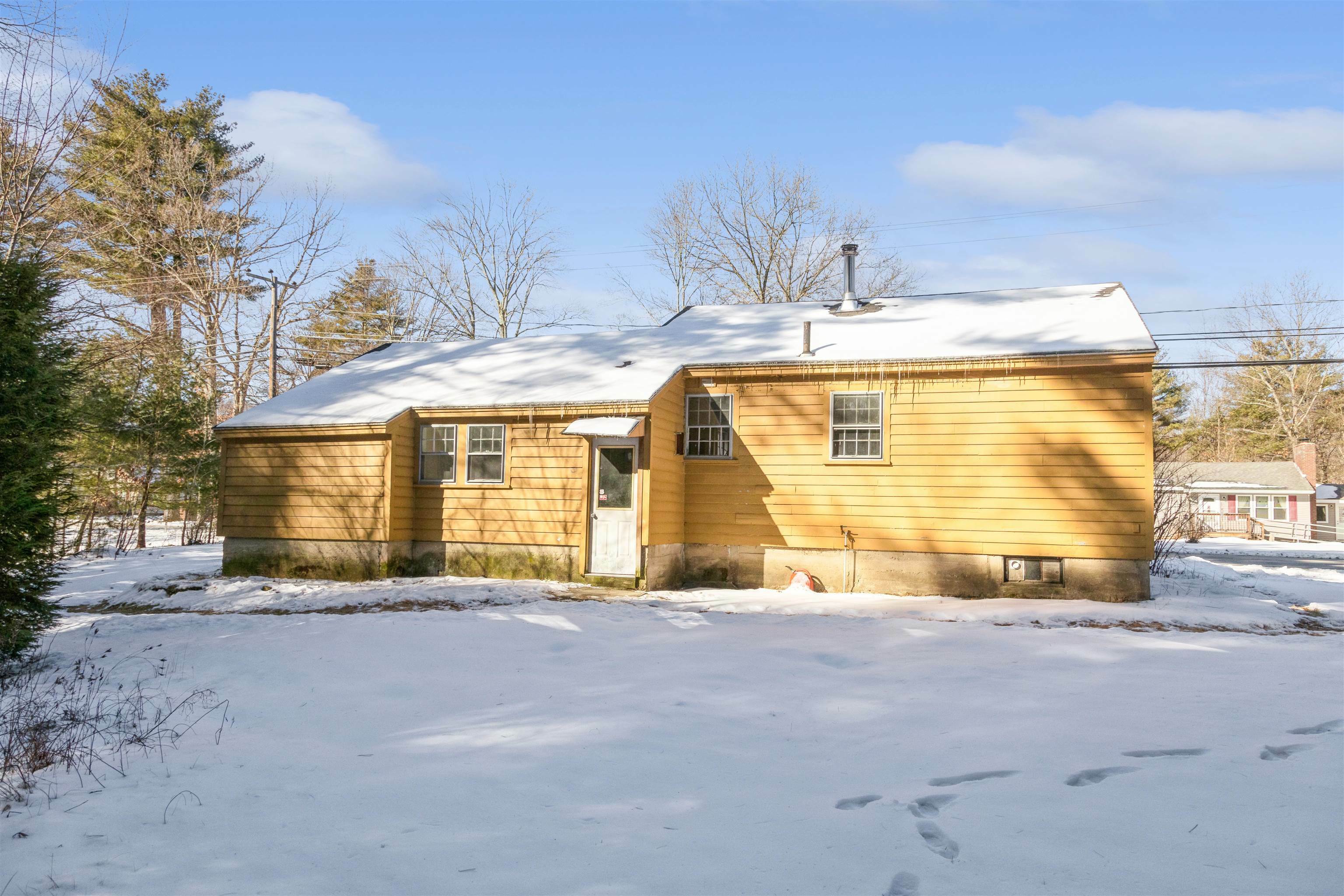 Property Photo:  186 Naticook Road  NH 03054 