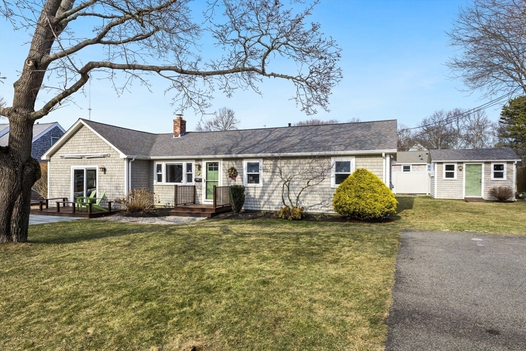 Property Photo:  8 Iroquois St  MA 02536 