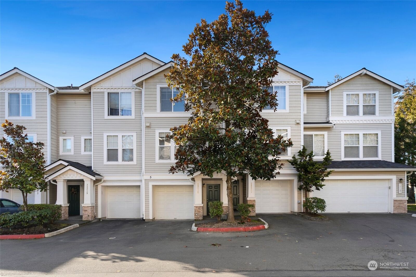 Property Photo: 23215 60th Place S 5-5 WA 98032