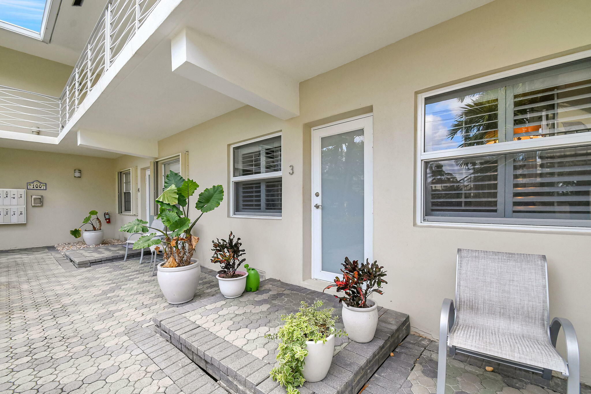Property Photo: 100 Venetian Drive 3 FL 33483