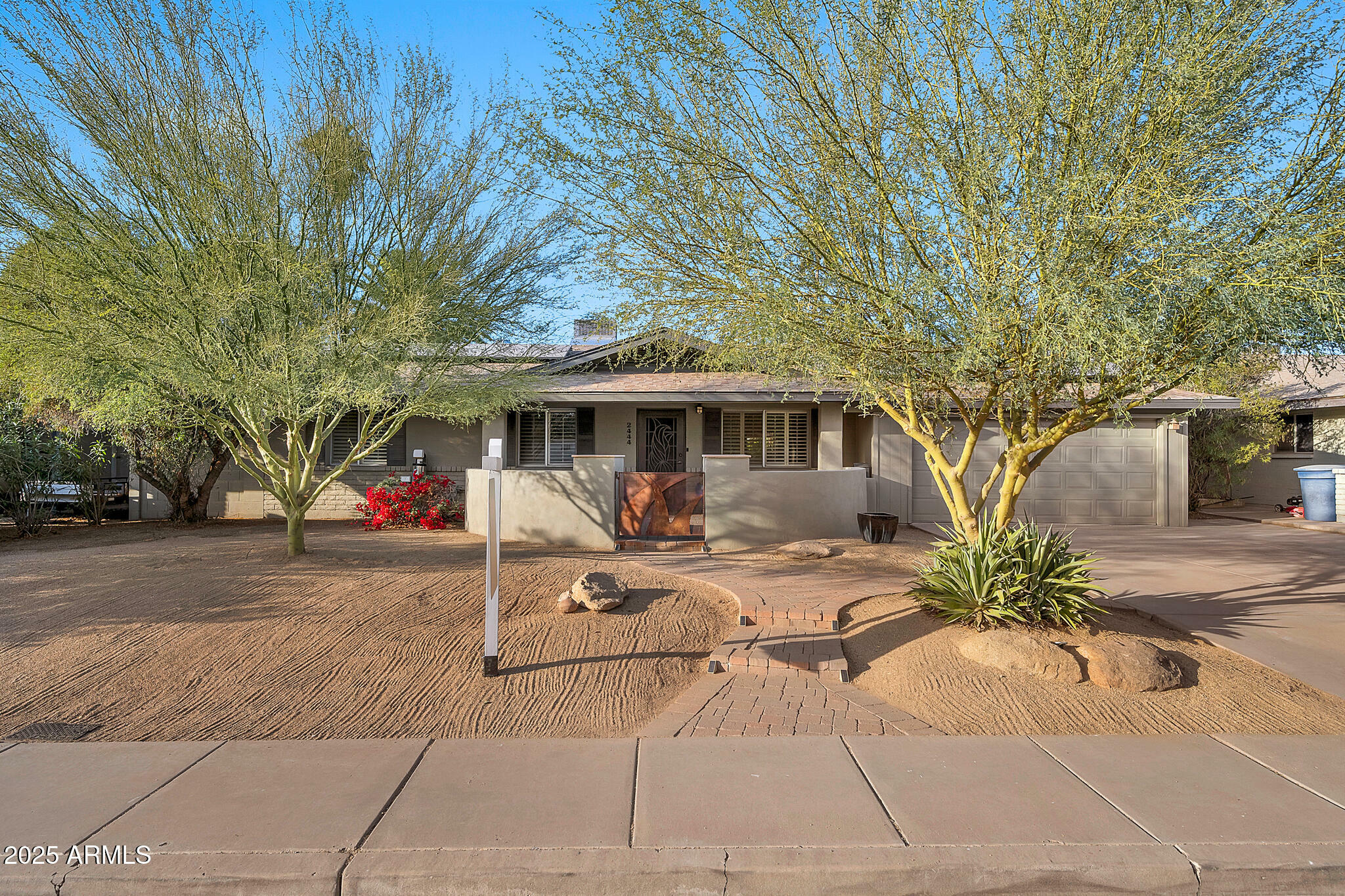 Property Photo:  2444 E Del Rio Drive  AZ 85282 