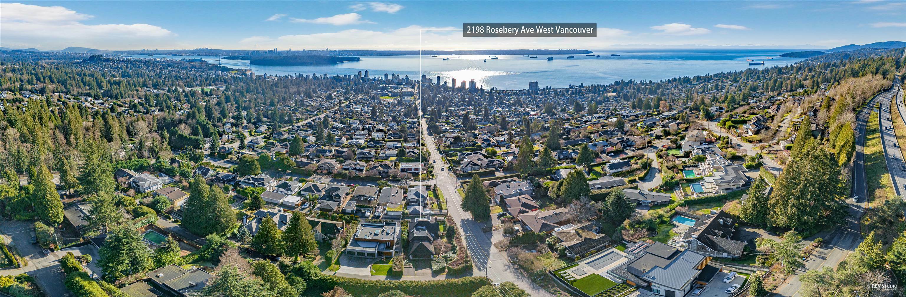 Photo de la propriété:  2198 Rosebery Avenue  BC V7V 2Z7 