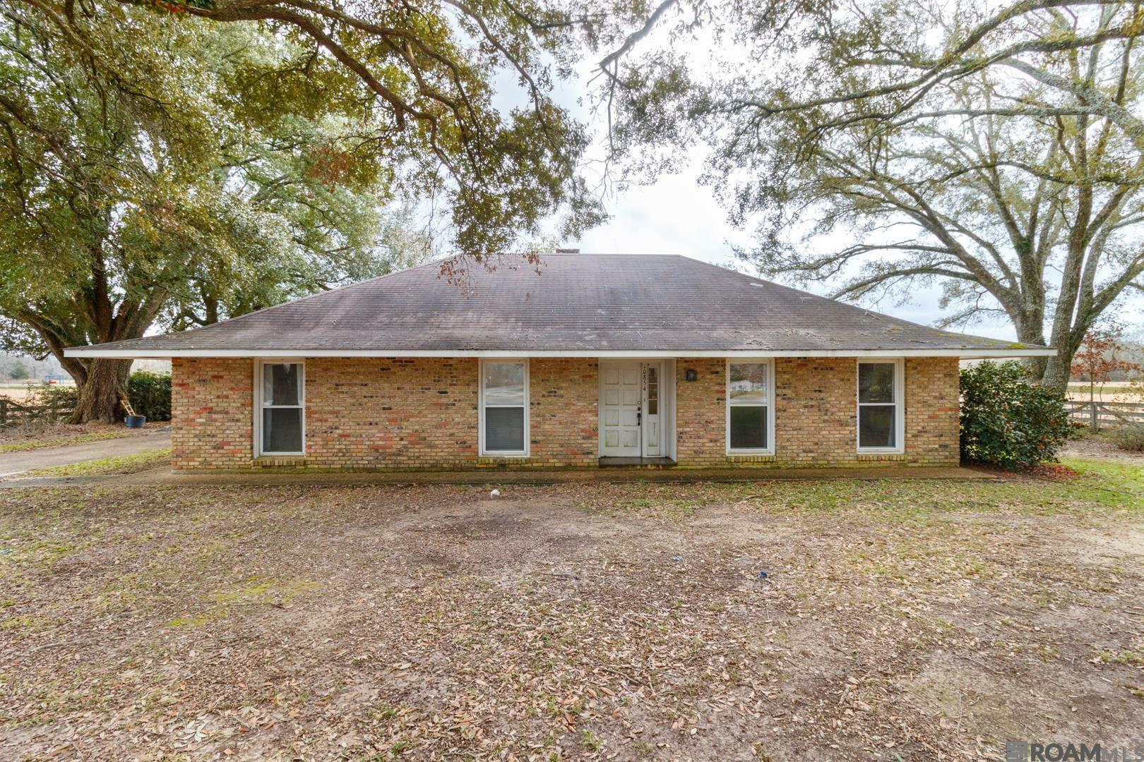 Property Photo:  10854 Peairs Rd  LA 70791 