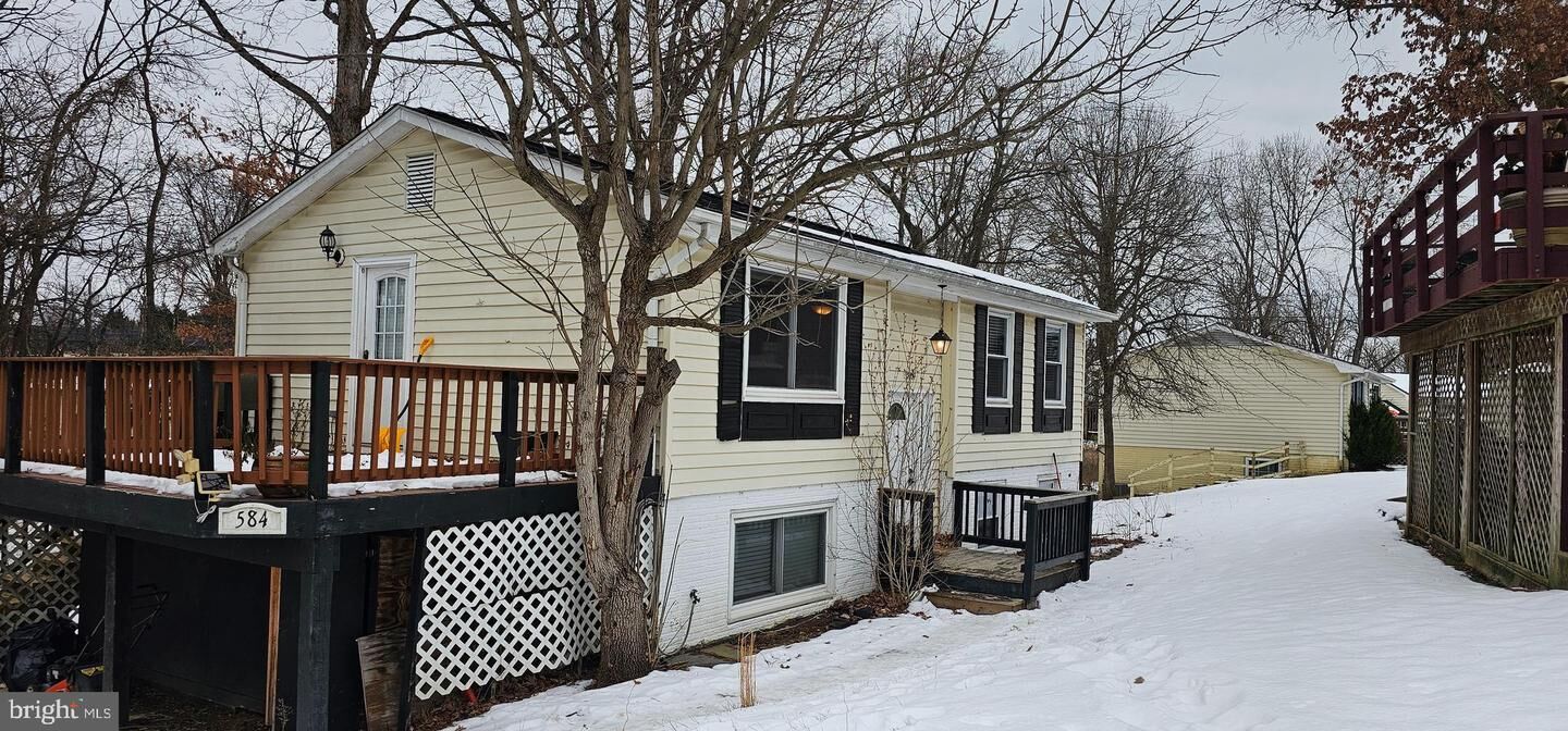 Property Photo:  584 Rockbridge Drive SE  VA 20175 