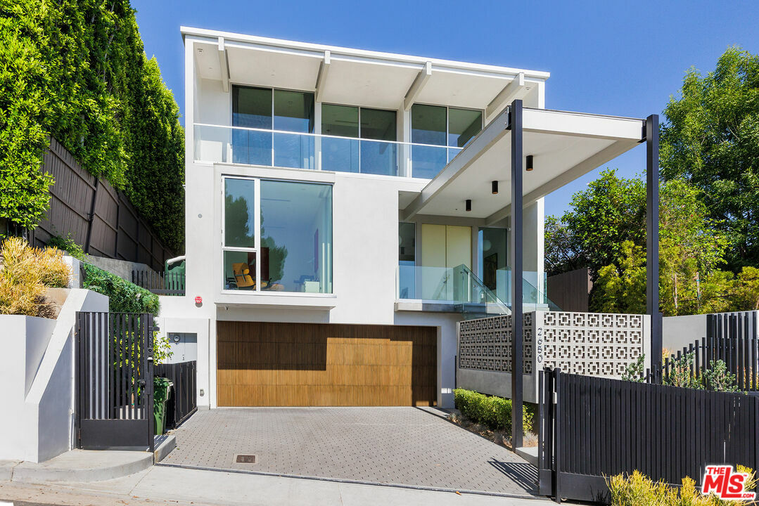 Property Photo: 2650 Creston Dr CA 90068