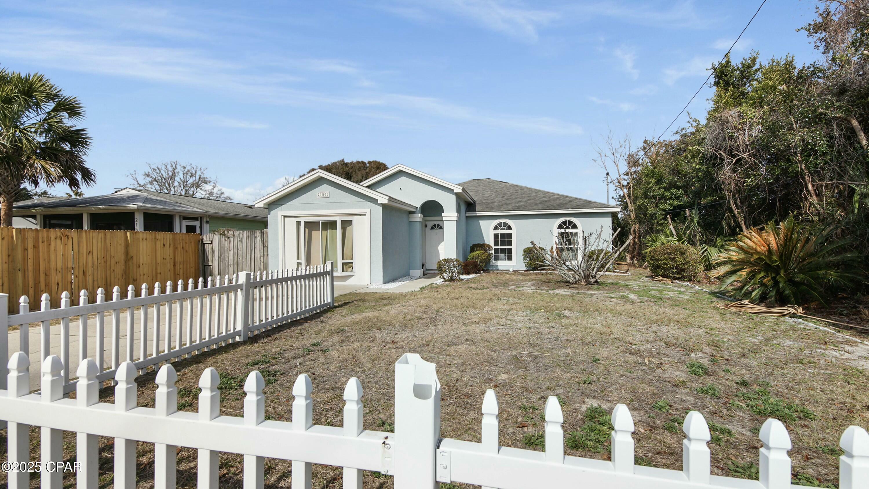 Property Photo:  21506 Dolphin Avenue  FL 32413 