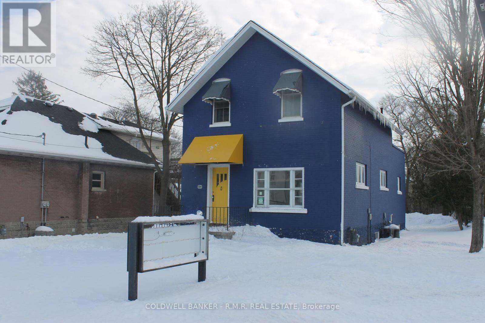 Property Photo:  221 Kent Street West  ON K9V 2Z1 