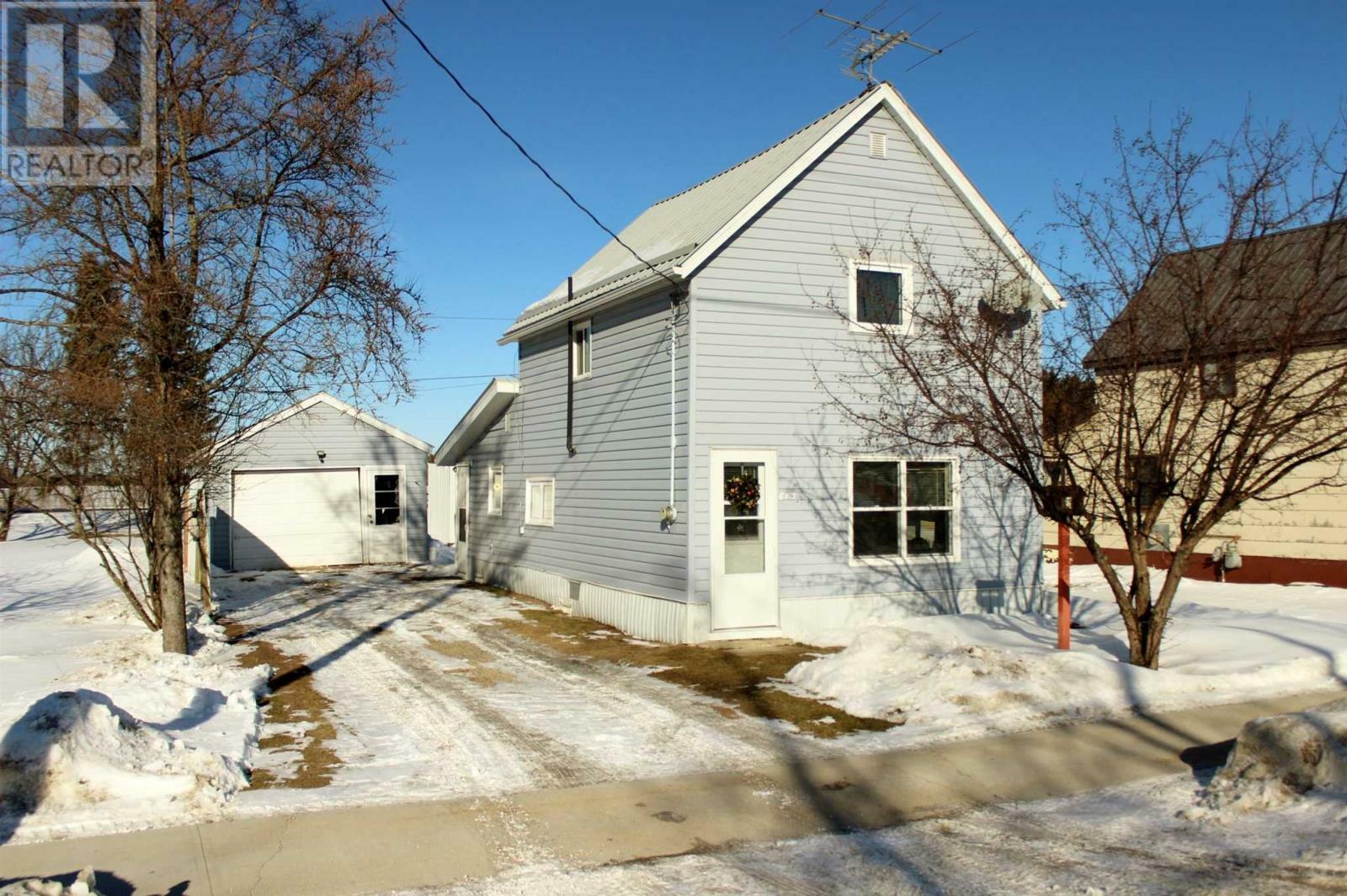 Property Photo:  613 Atwood Ave  ON P0W 1L0 