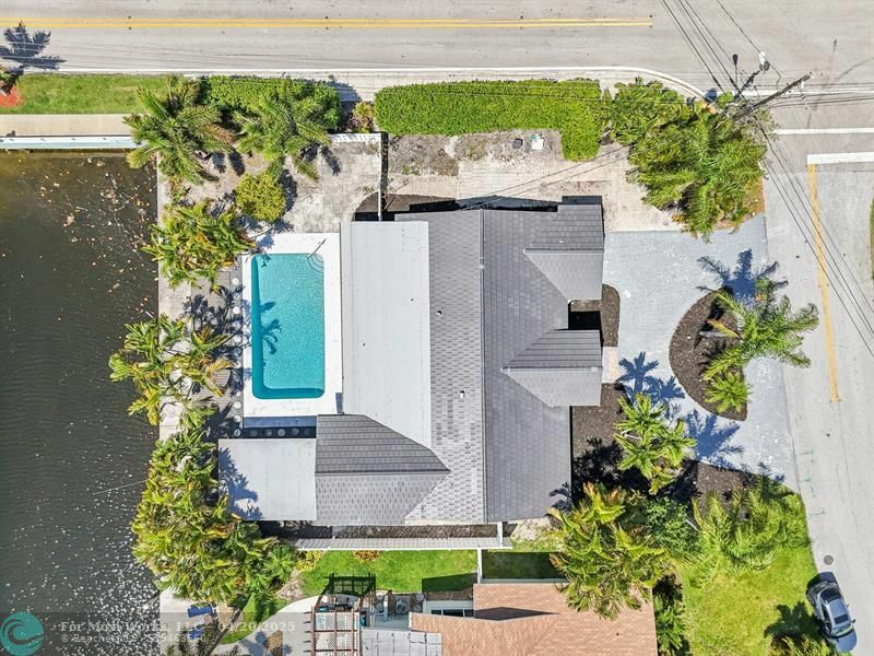 Property Photo:  900 SE 10th St  FL 33060 