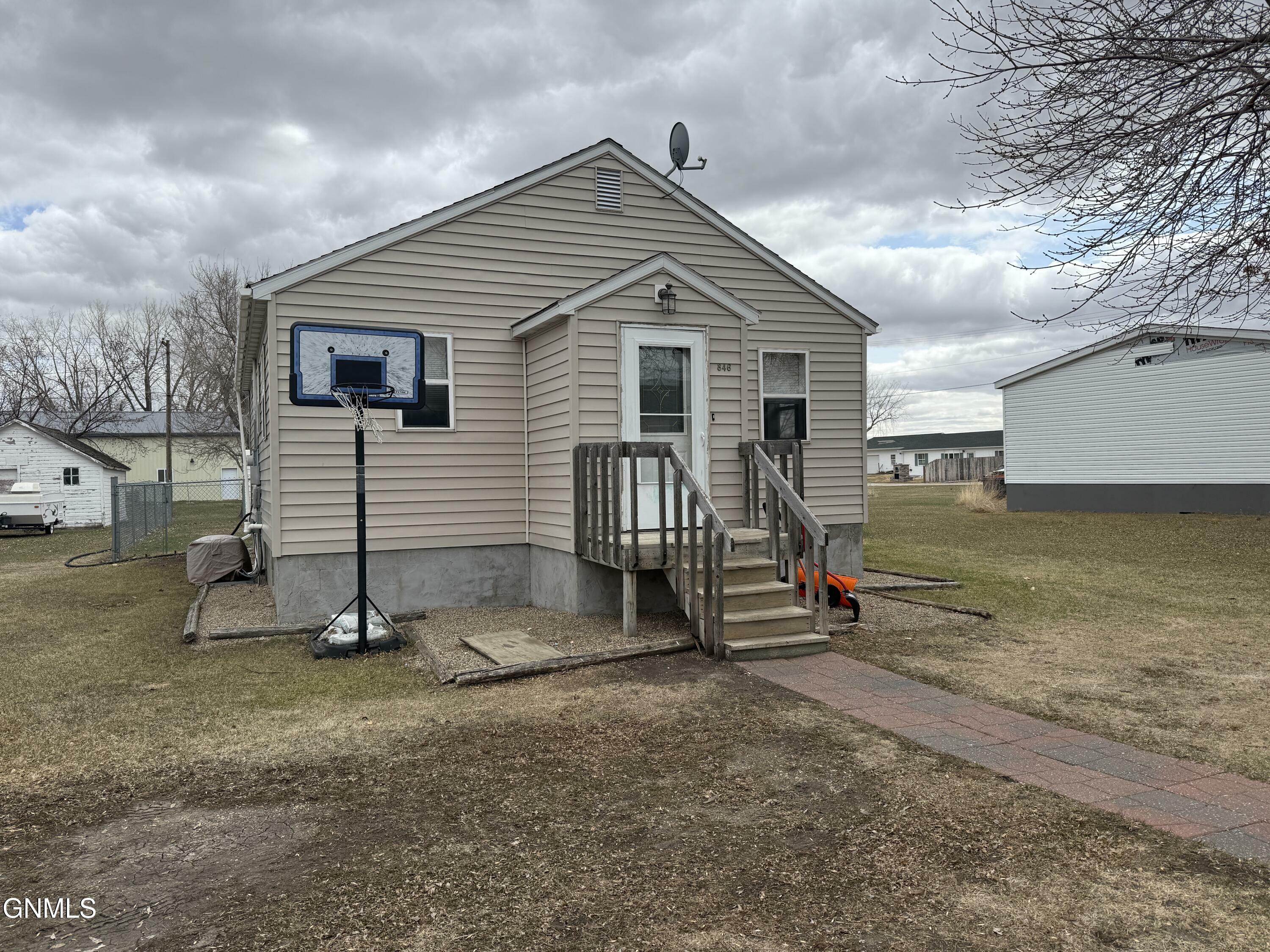 Property Photo: 846 Opfer Avenue ND 58750
