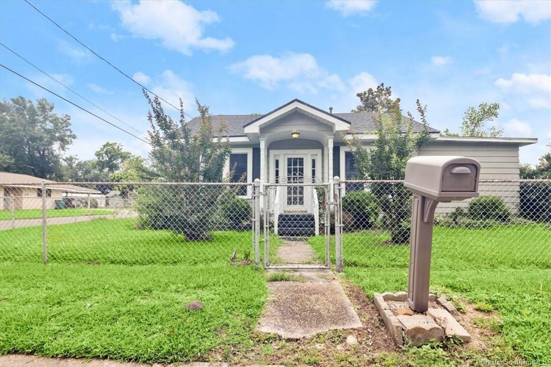 Property Photo: 600 S Stanford Street LA 70663