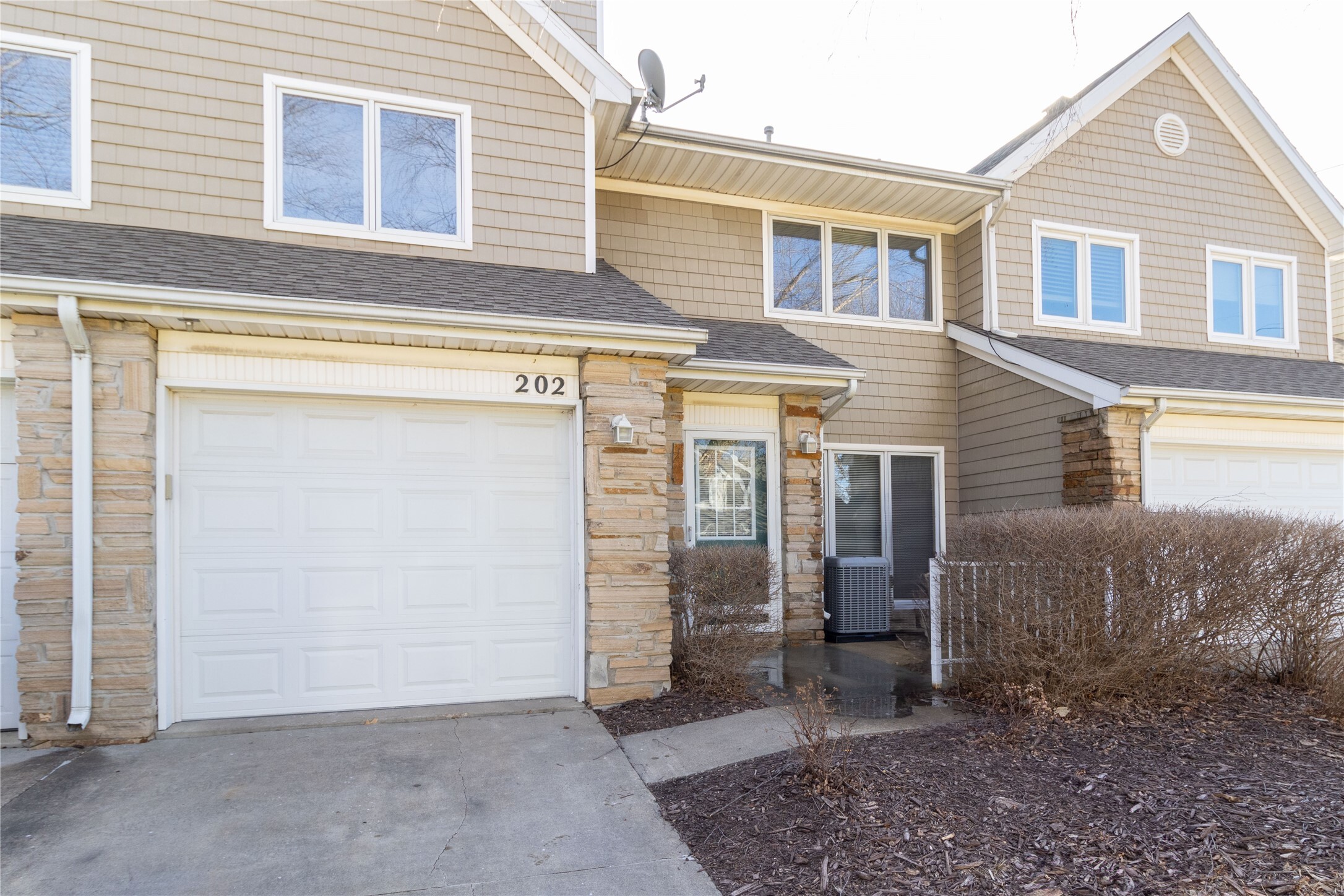 Property Photo: 811 Burr Oaks Drive 202 IA 50266