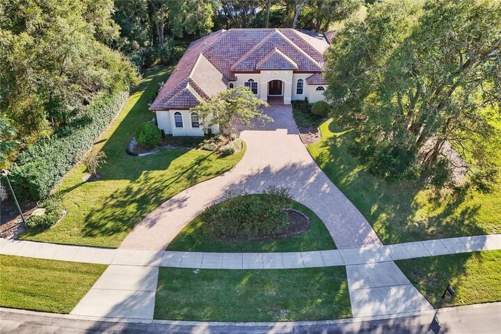 Property Photo: 1829 Brackenhurst Place FL 32746