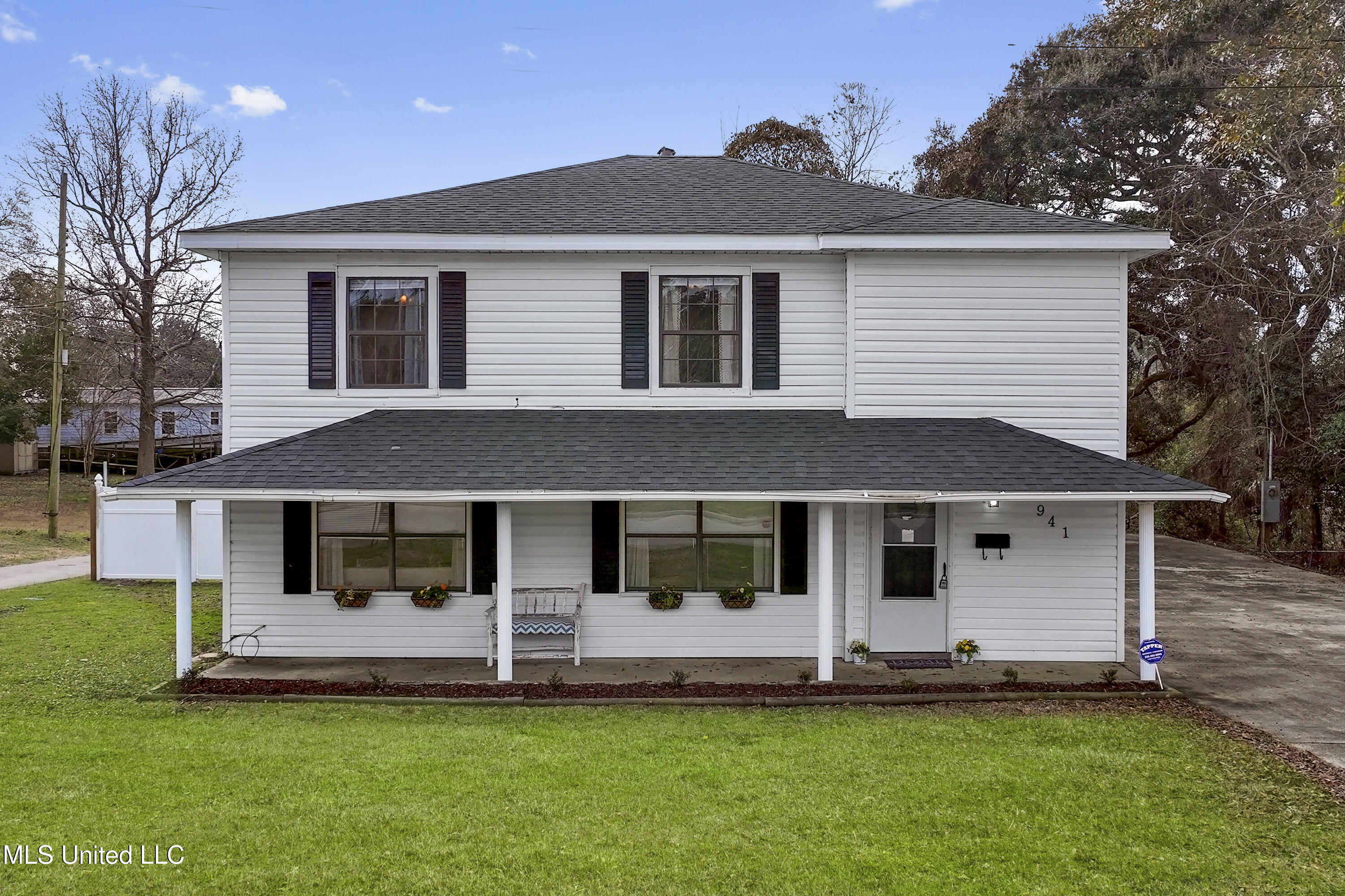 Property Photo:  941 Diaz Avenue  MS 39530 