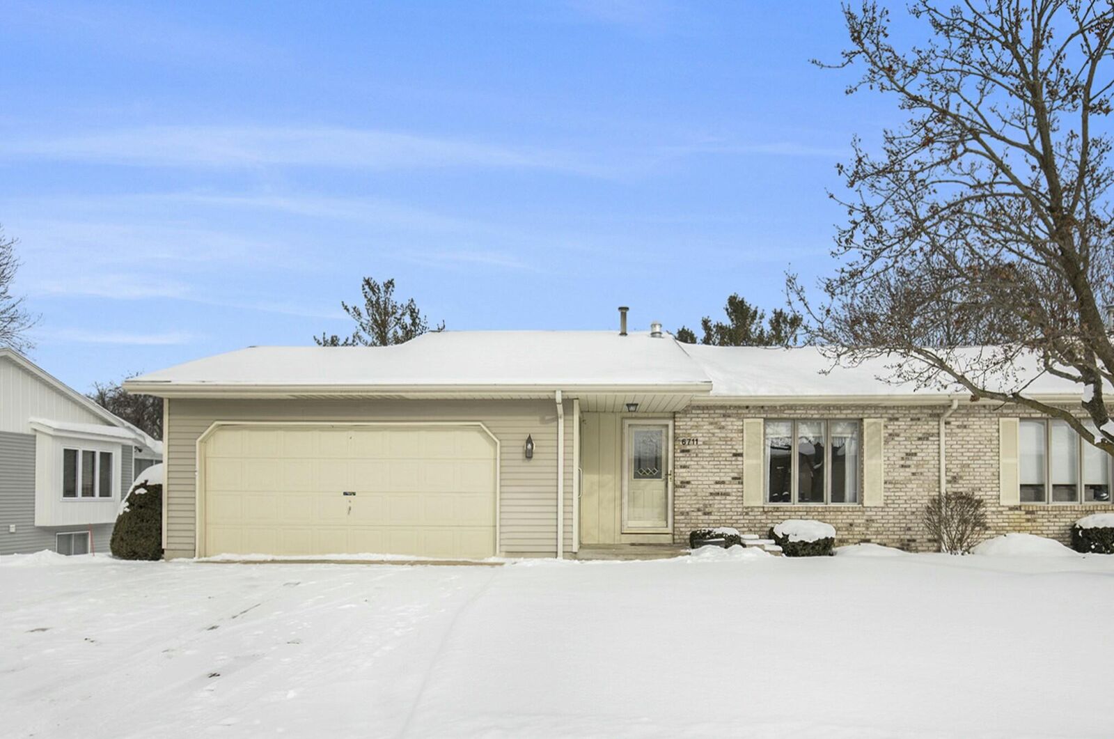 Property Photo:  6711 Leisure Way Drive SE  MI 49316 