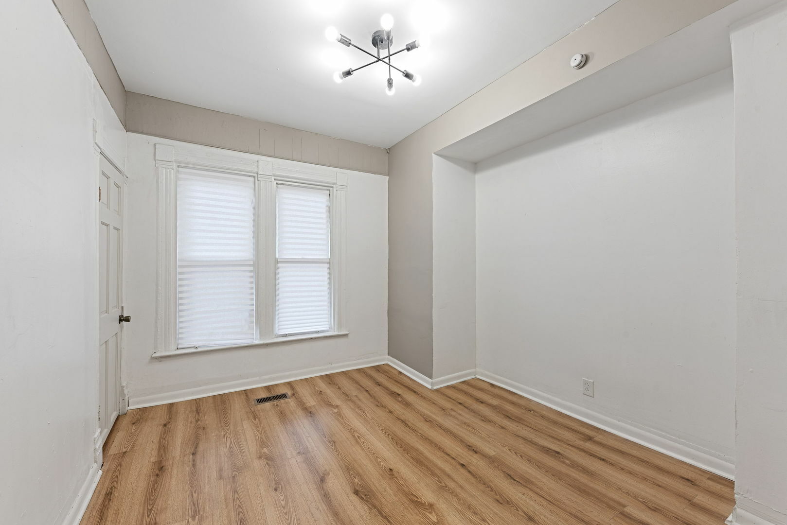 Property Photo:  480 E Birch Street  IL 60901 