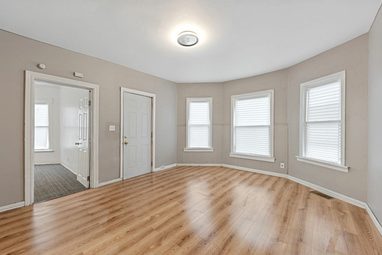 Property Photo: 480 E Birch Street IL 60901