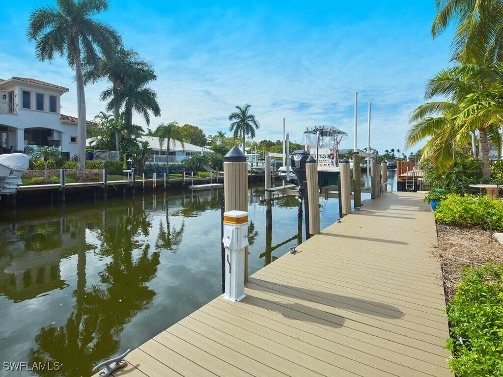 Property Photo:  720 17th Avenue S  FL 34102 