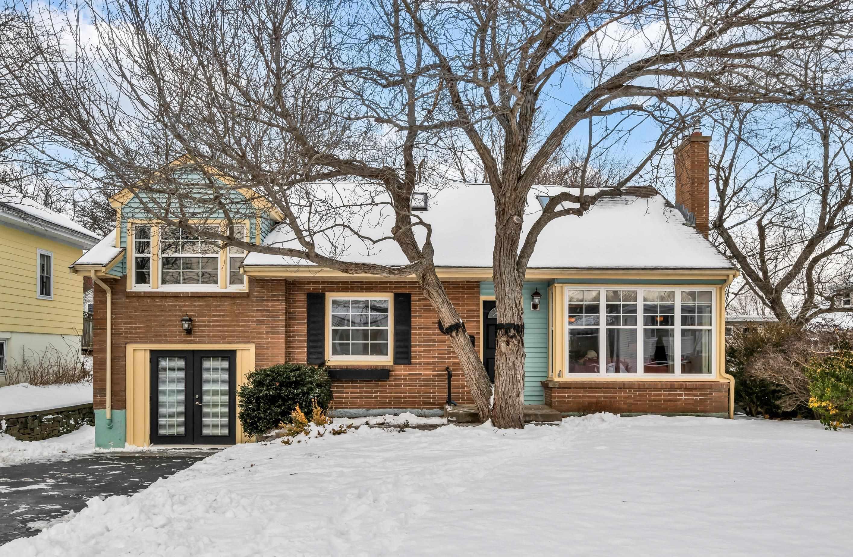 Photo de la propriété: 2 Lawnsdale Drive NS B3A 2N2