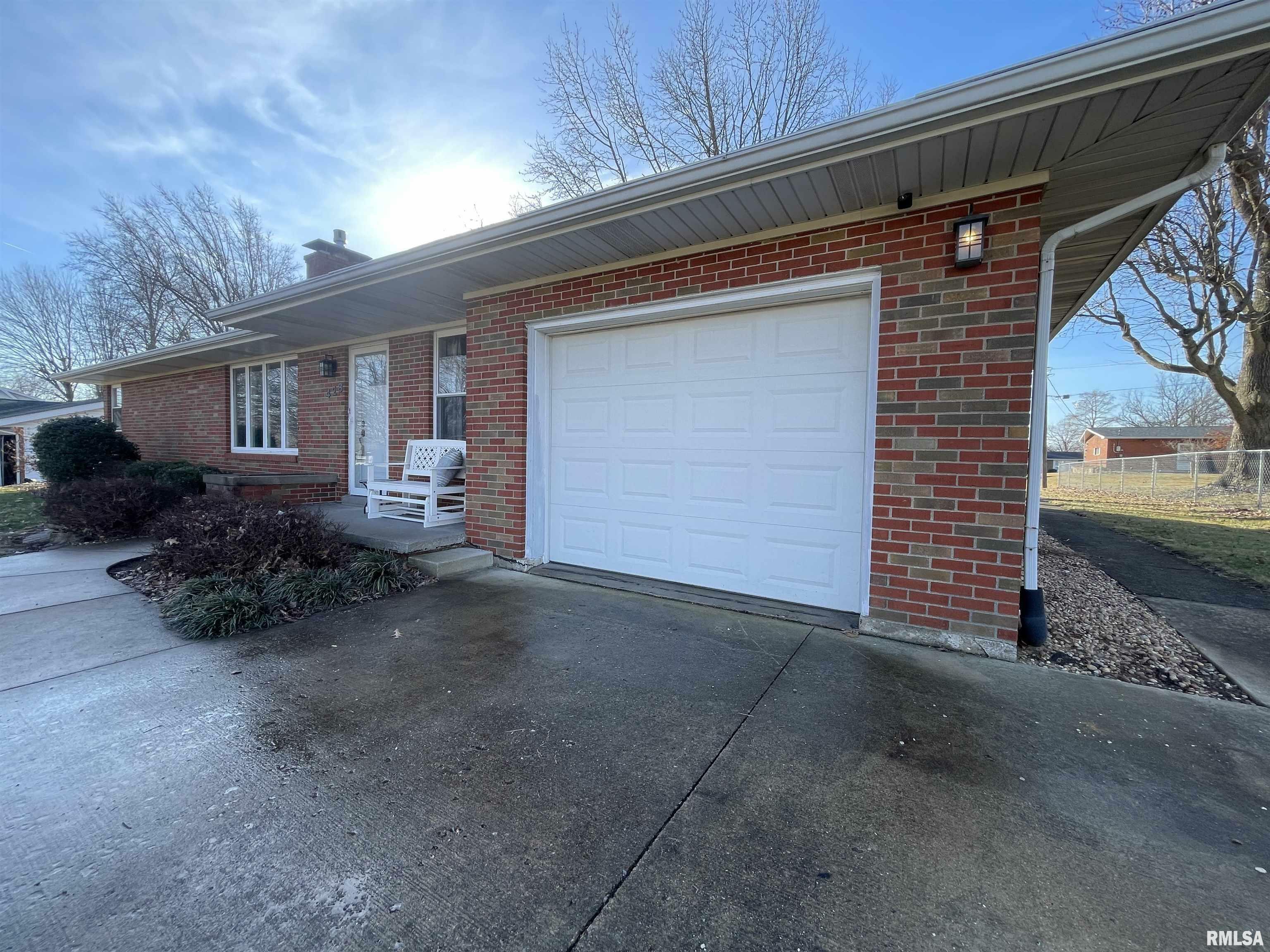 Property Photo:  428 E Kirkland Drive  IL 62263-1714 