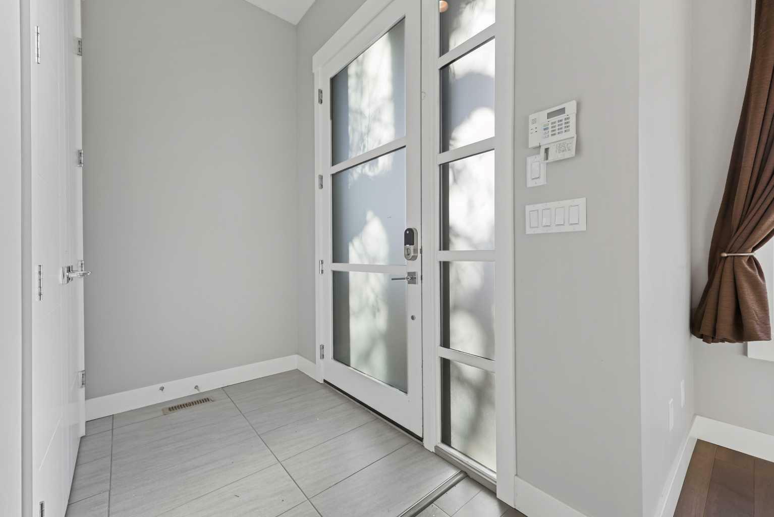 Property Photo:  1826 33 Avenue SW  AB T2T 1Y9 