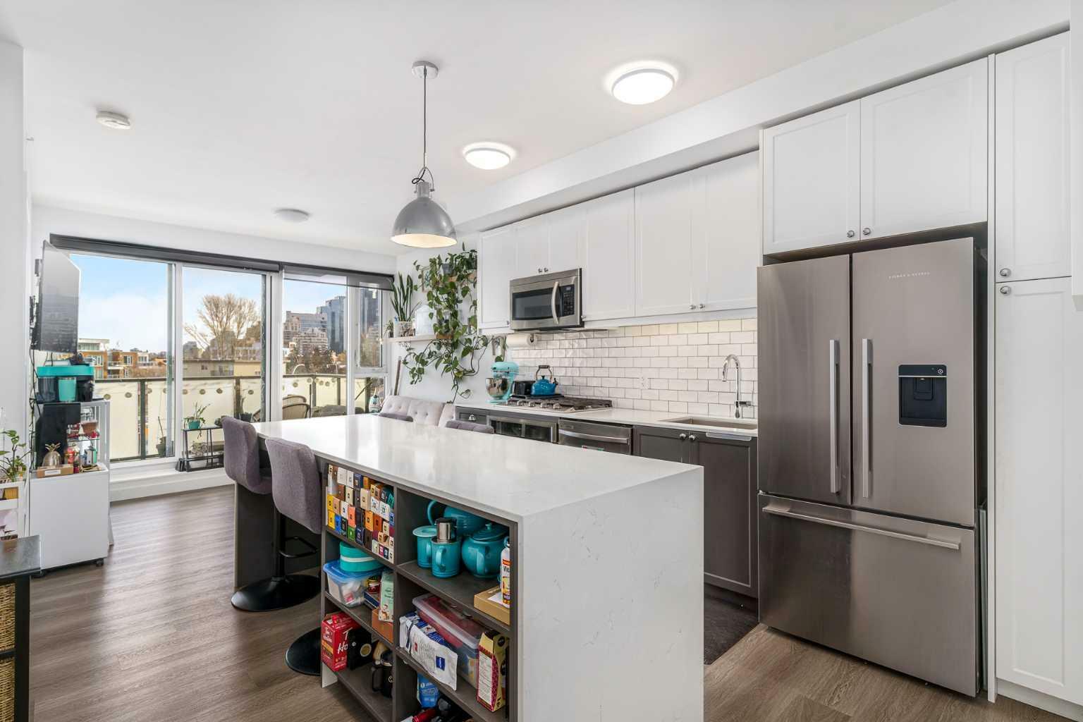 Property Photo: 327 9A Street NW 403 AB T2N 1T7