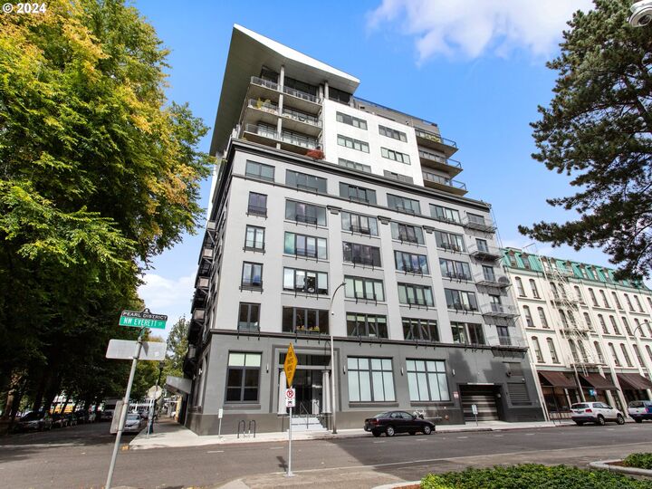 Property Photo:  300 NW 8th Ave 604  OR 97209 