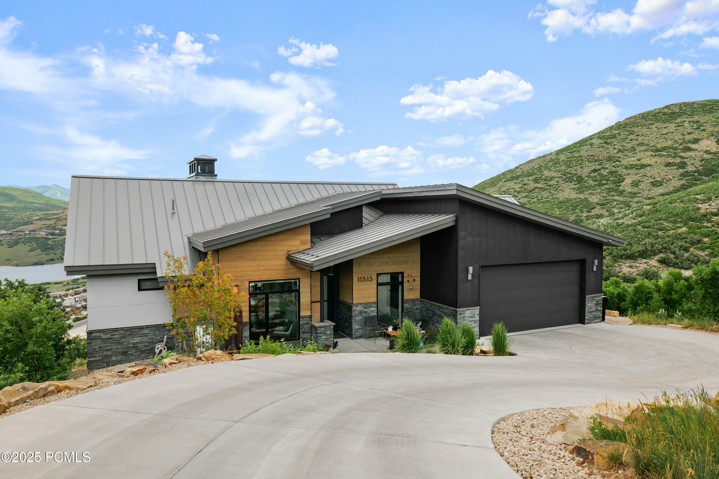 Property Photo: 11515 N White Tail Court UT 84036