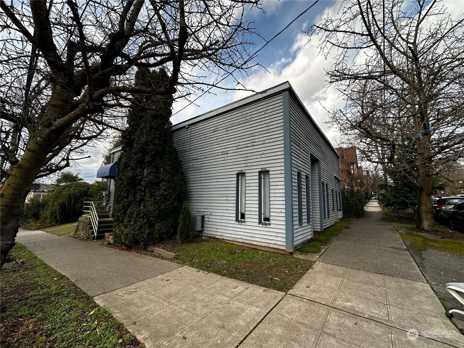 Property Photo:  101  14th Avenue E  WA 98122 