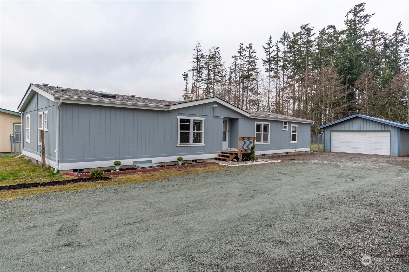 Property Photo:  1040  Sidney Street  WA 98277 