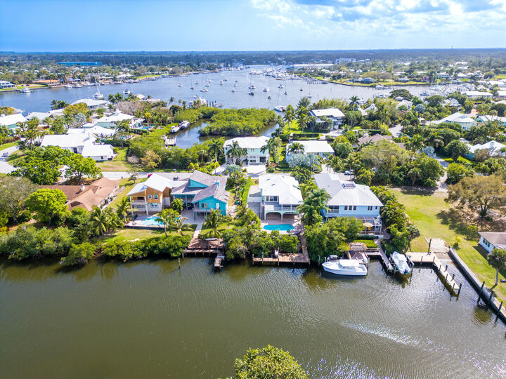 Property Photo: 4239 SE Whiticar Way FL 34997