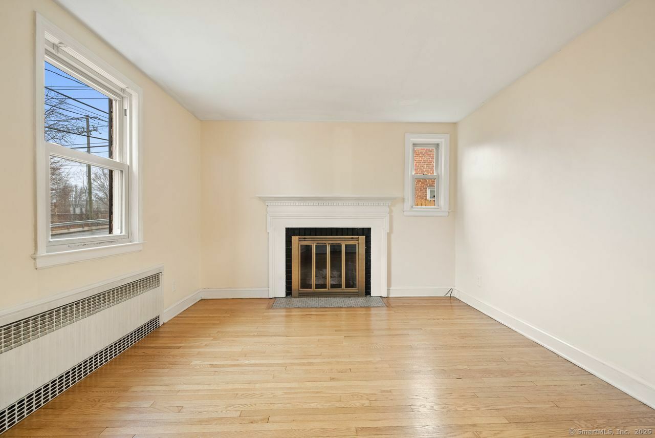 Property Photo:  250 Oakwood Avenue  CT 06110 