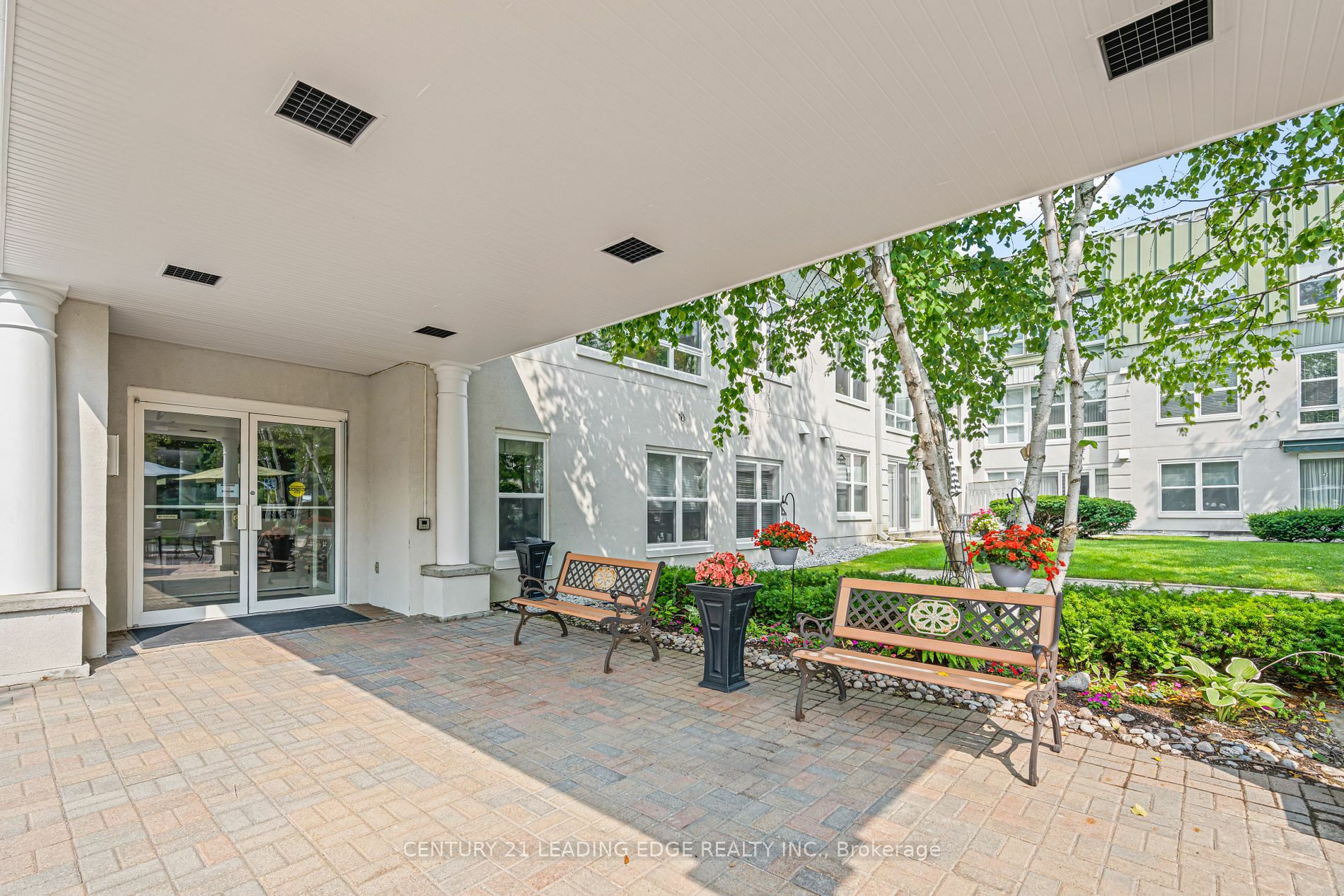 Property Photo: 100 Anna Russell Way Ph2 ON L3R 6C7