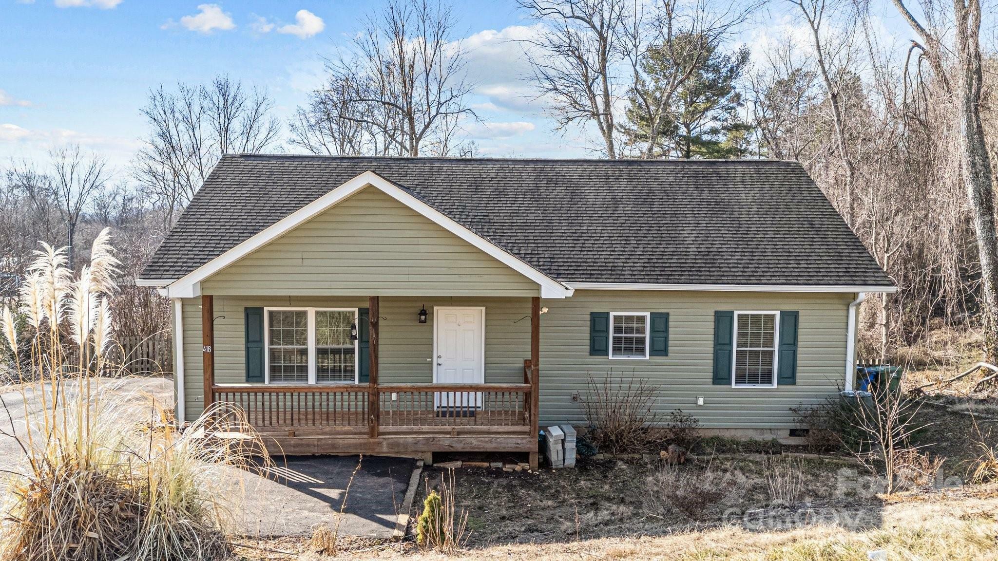 Property Photo:  418 Deaverview Road  NC 28806 