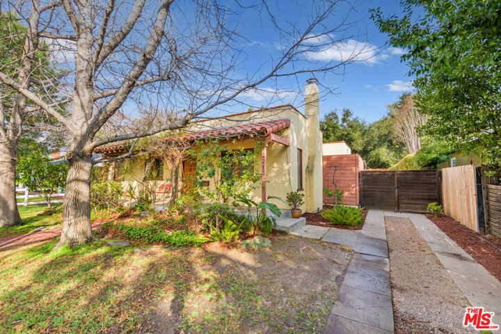 12215   La Maida St  Valley Village CA 91607 photo