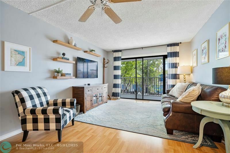 Property Photo: 170 Cypress Club Dr 727 FL 33060
