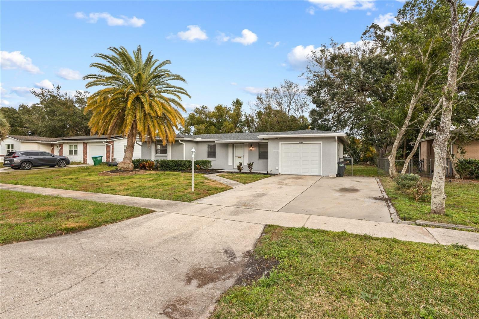 Property Photo:  2049 Jefferson Avenue  FL 32738 