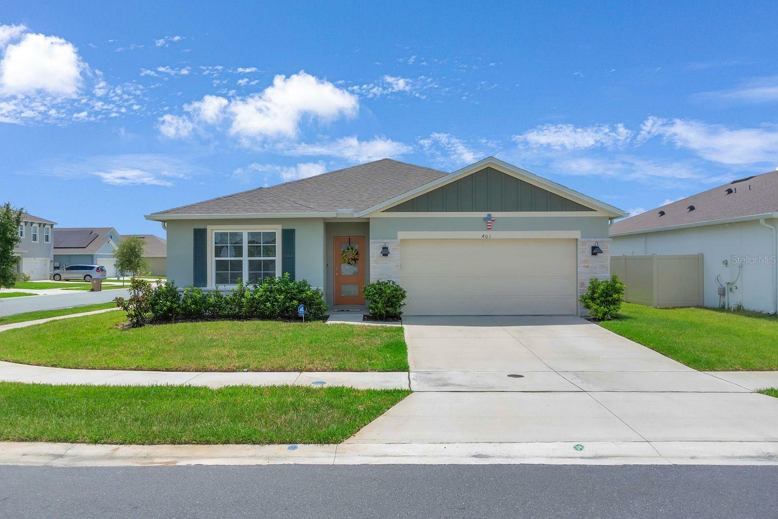 Property Photo: 401 Chayne Place FL 34771